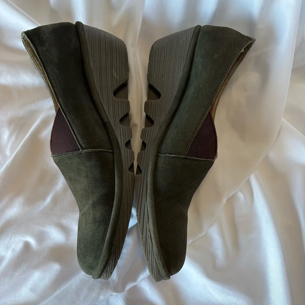 Fly London Peso Wedge Slip On Shoes Heels Green Suede Leather Size 40
